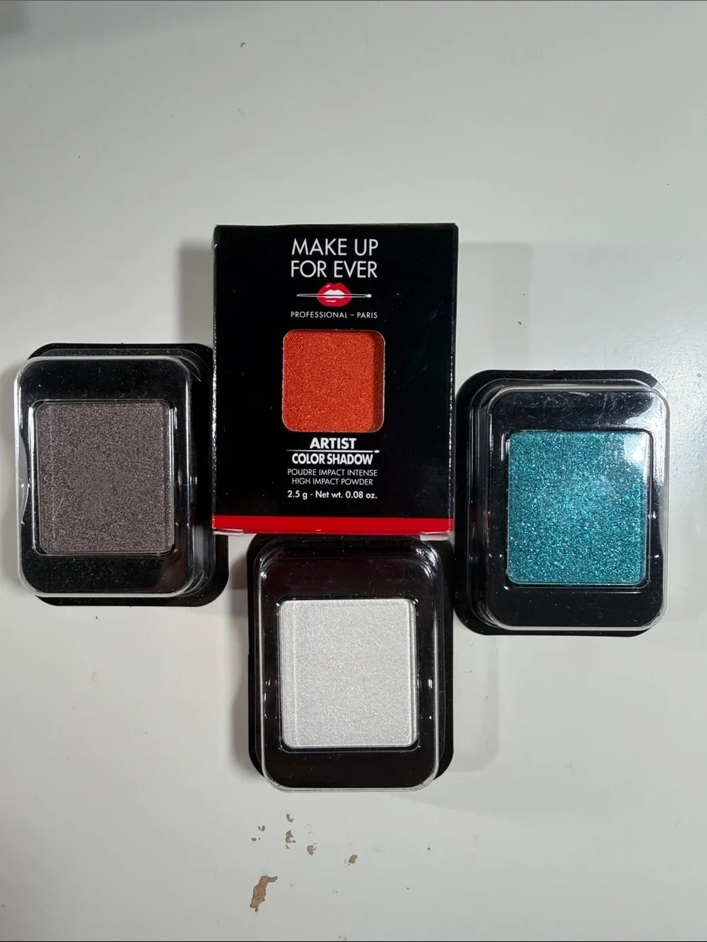 Makeup Forever Artist Color Shadows Set includes 4